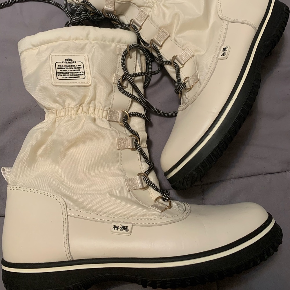 Chalk white Sage Coach winter boots
